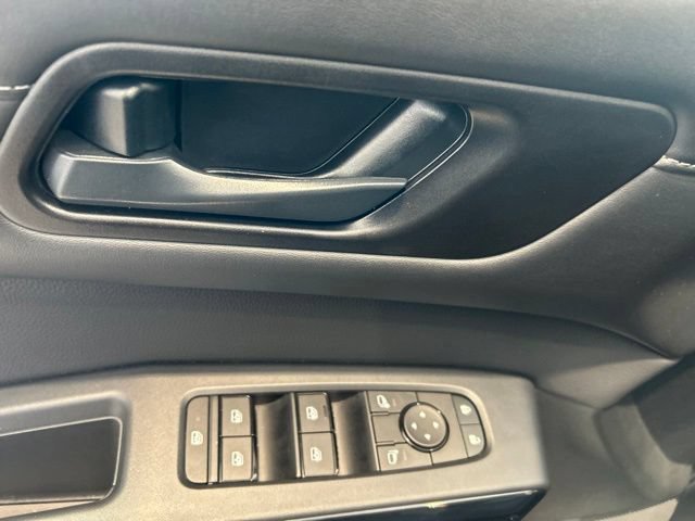 Used 2025 Nissan Pathfinder S AWD/4WD image 8