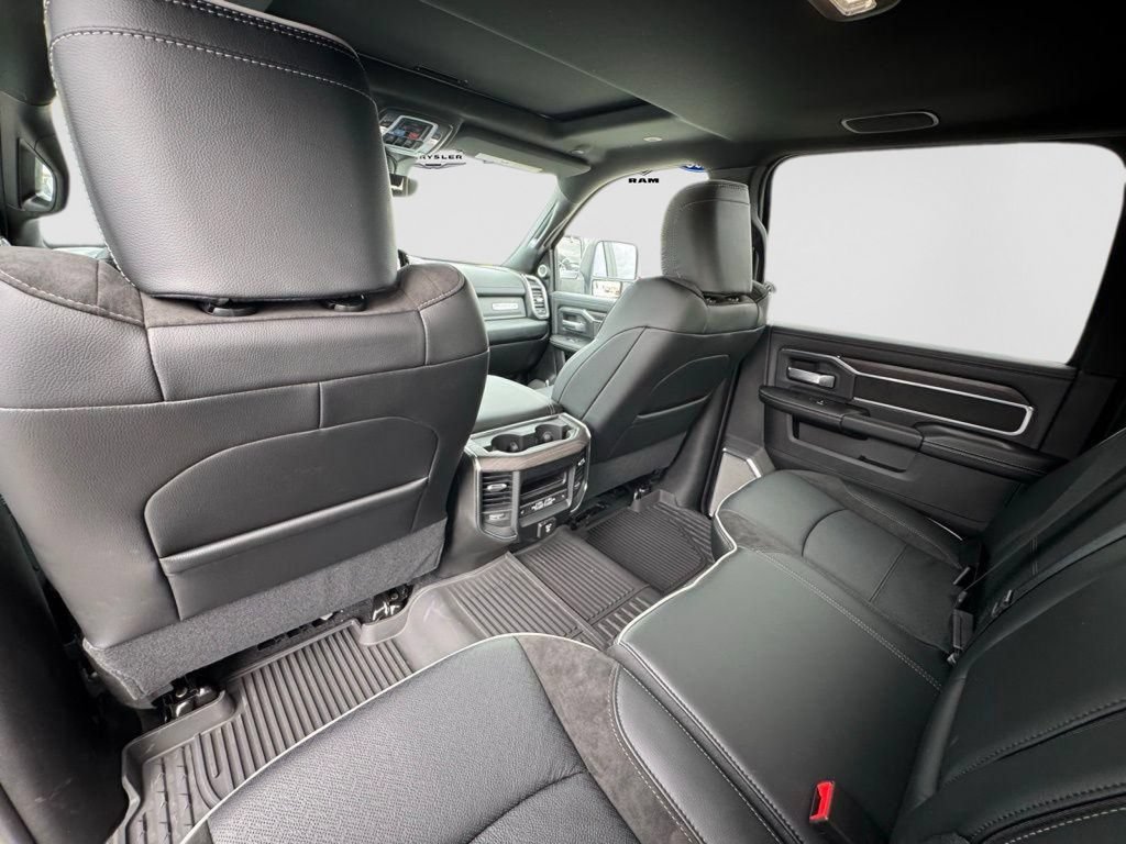 New 2026 RAM 2500 Laramie AWD/4WD image 13