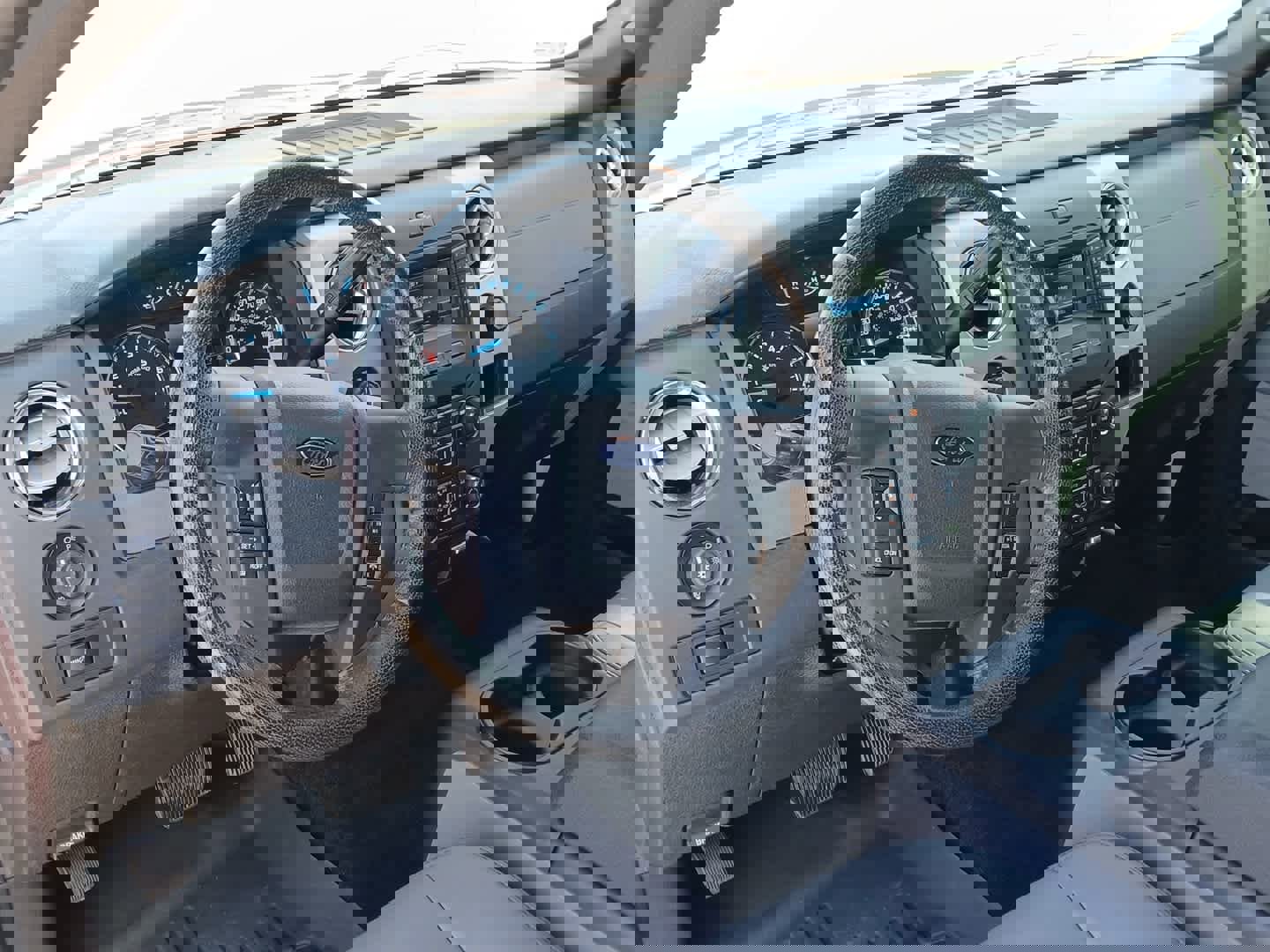 Used 2014 Ford F150 XLT w/ Equipment Group 302A Luxury image 38