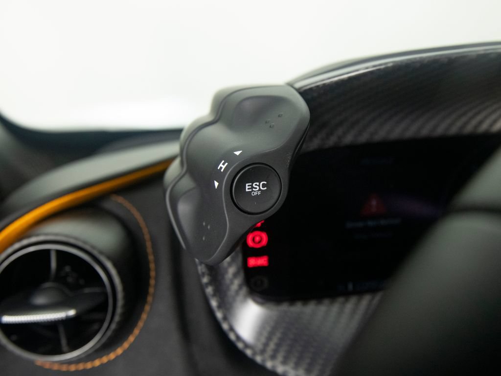 Used 2026 McLaren 750S Spider RWD image 26
