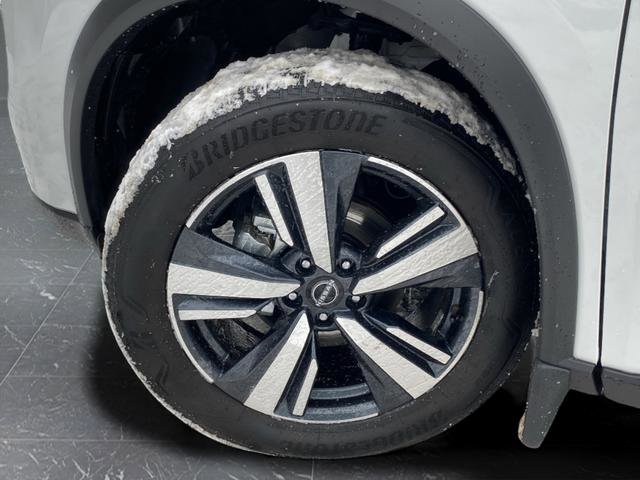 Used 2025 Nissan Rogue SL AWD/4WD image 32