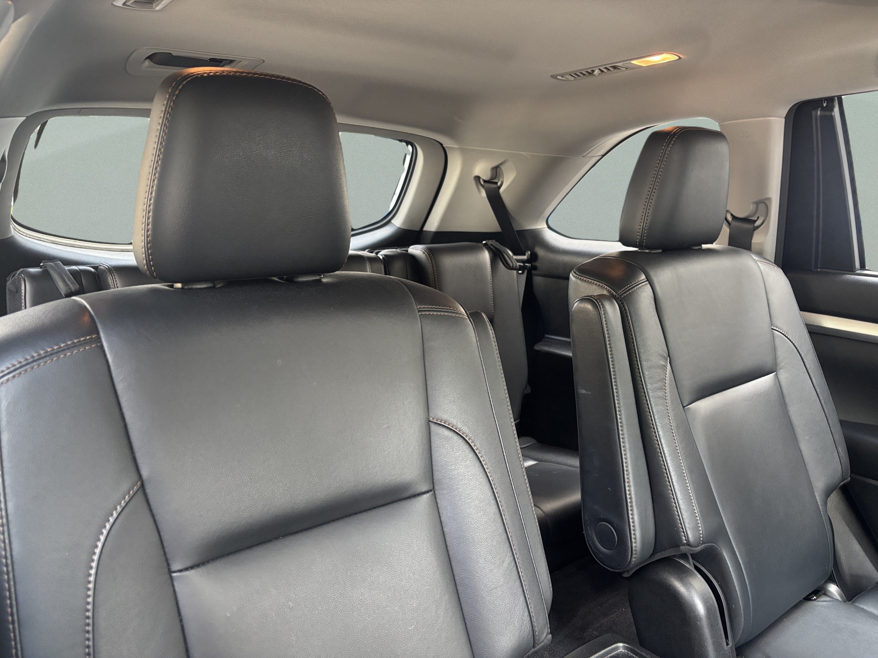 Used 2017 Toyota Highlander XLE FWD image 23