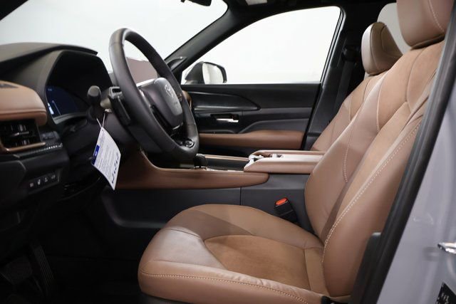 Certified 2025 Toyota Grand Highlander AWD Hybrid image 12