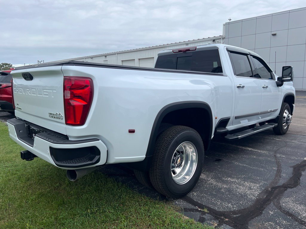 Used 2026 Chevrolet Silverado 3500 High Country w/ Technology Package AWD/4WD image 4