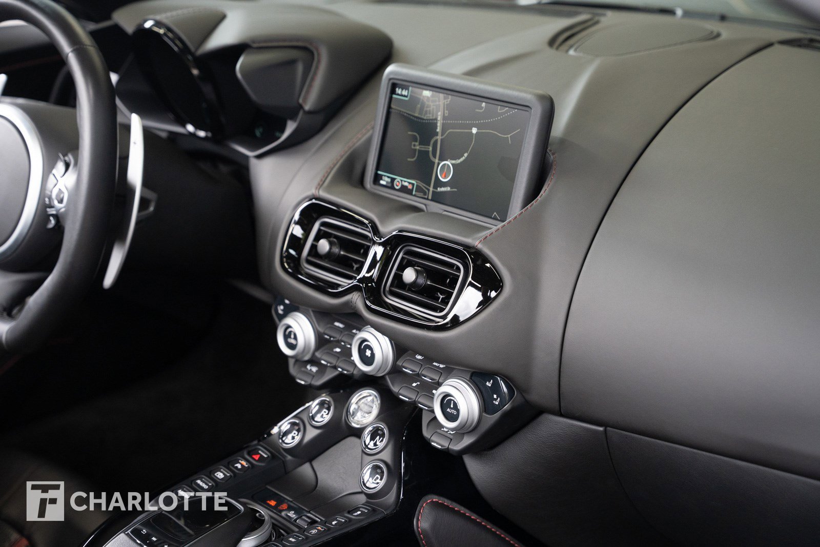 Used 2021 Aston Martin V8 Vantage Roadster image 36