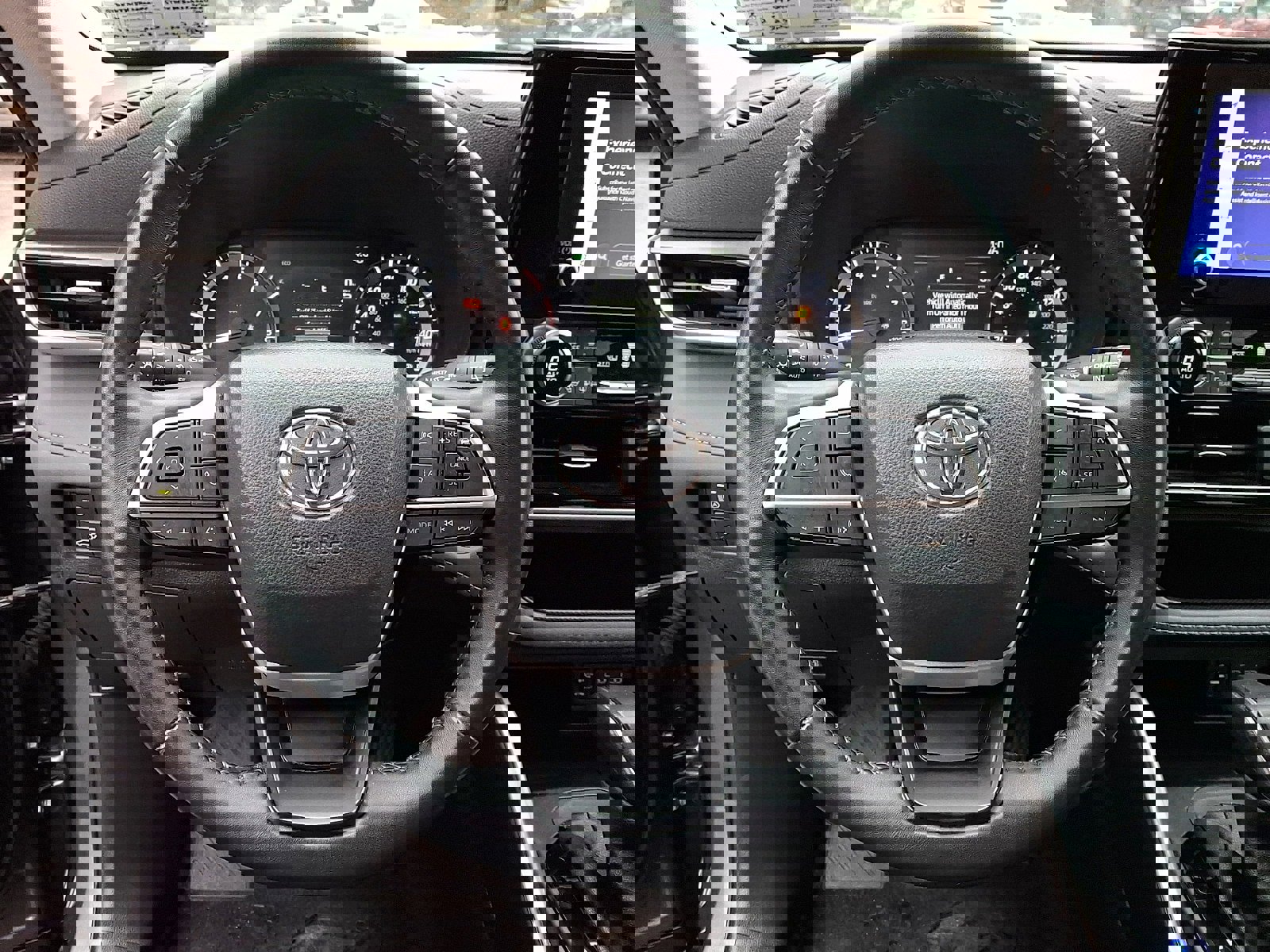 Used 2024 Toyota Highlander LE image 19