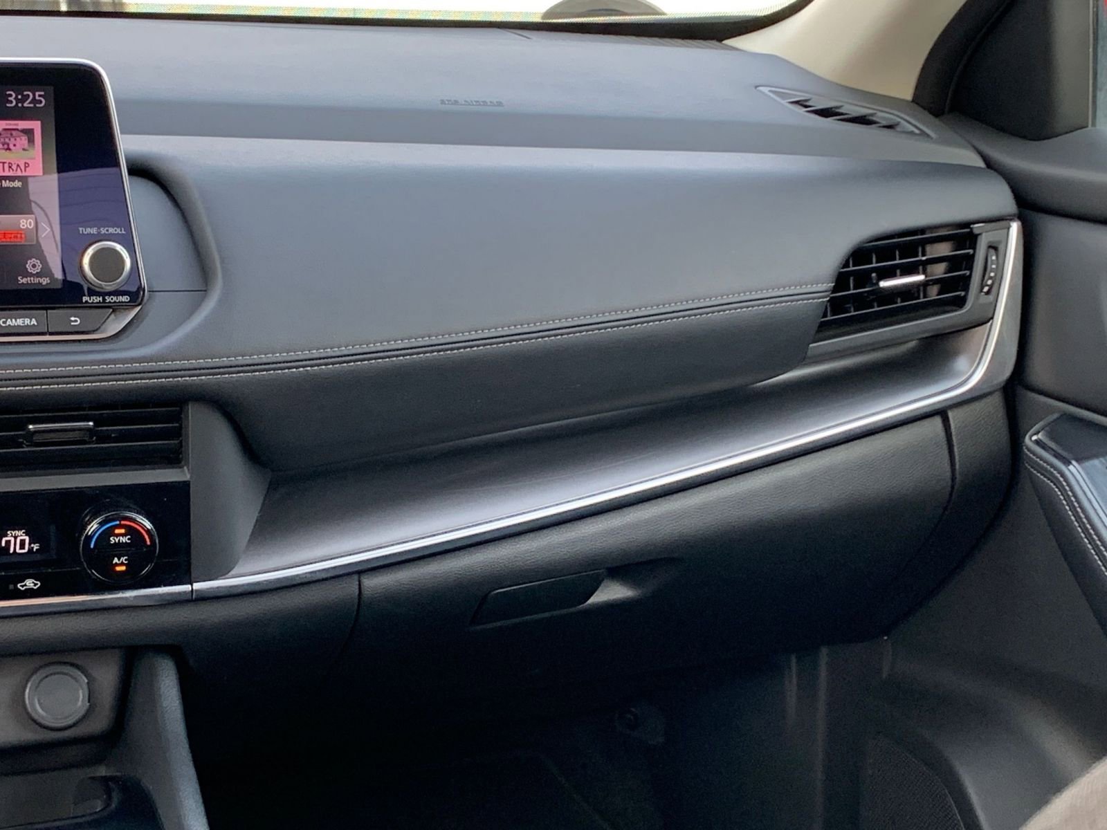 Used 2025 Nissan Rogue SV image 37