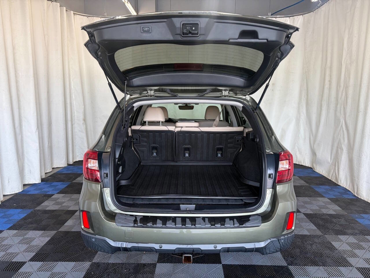 Used 2017 Subaru Outback 2.5i Limited AWD/4WD image 10
