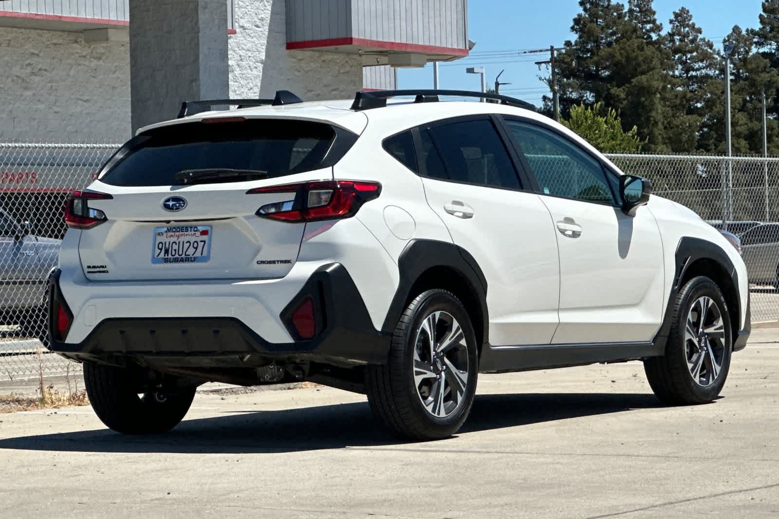Used 2026 Subaru Crosstrek 2.5i Premium AWD/4WD image 3
