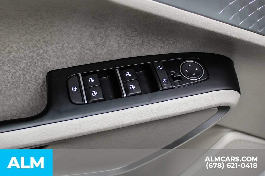 Used 2025 Kia Soul LX w/ LX Technology Package FWD image 37