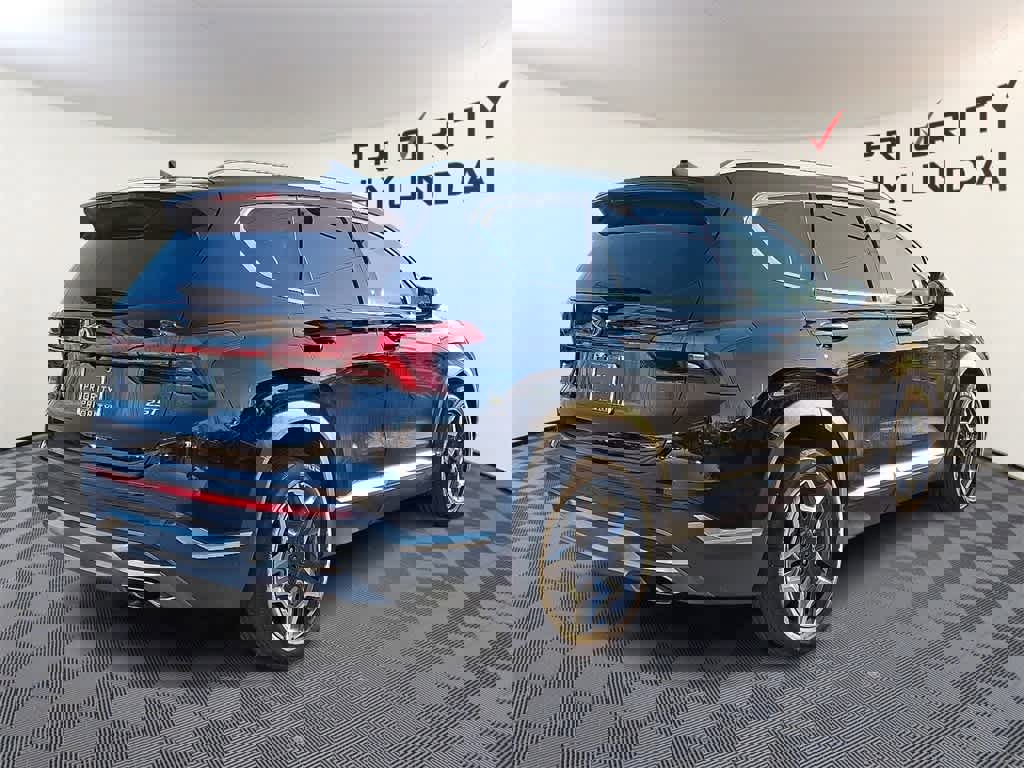 Used 2021 Hyundai Santa Fe Limited w/ Cargo Package image 3