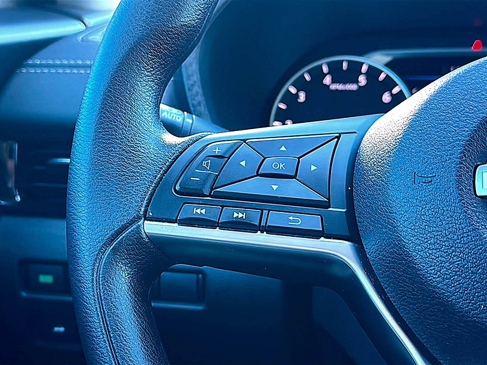 Used 2024 Nissan Sentra SV image 29