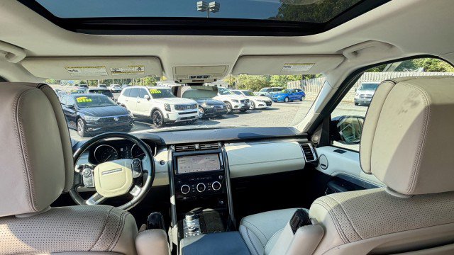 Used 2017 Land Rover Discovery First Edition AWD/4WD image 11