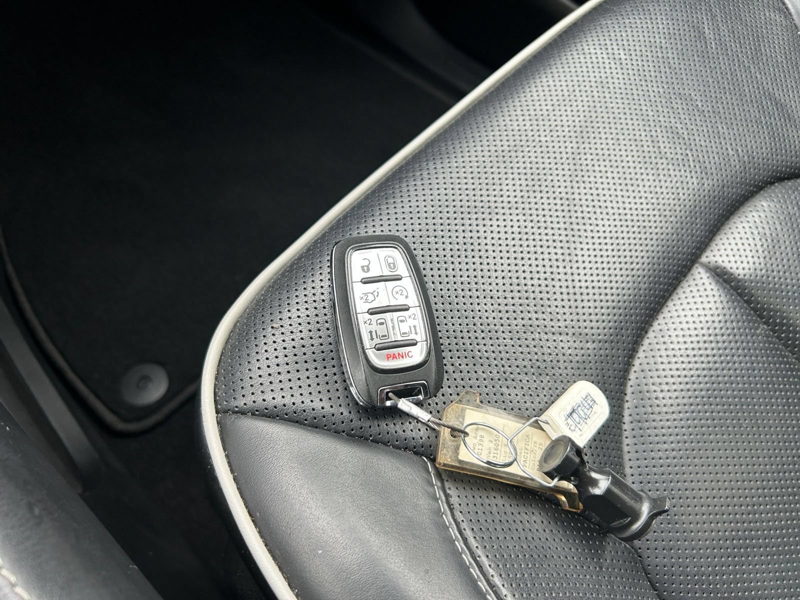Used 2025 Chrysler Pacifica Limited FWD image 15