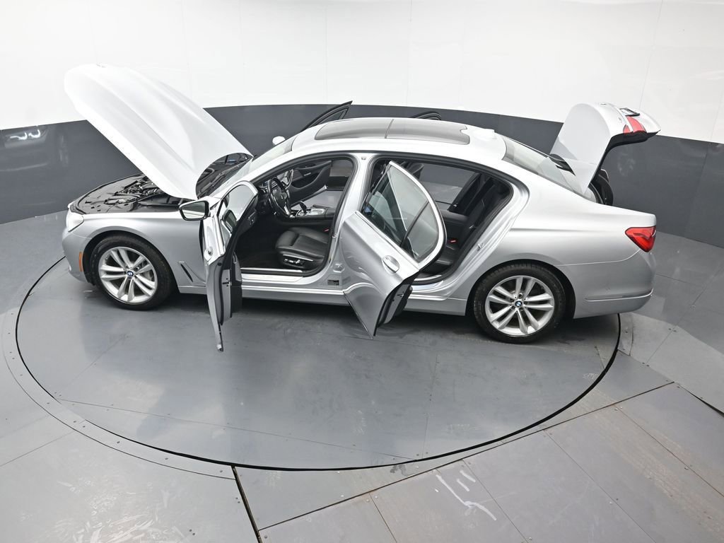 Used 2016 BMW 750i xDrive image 45