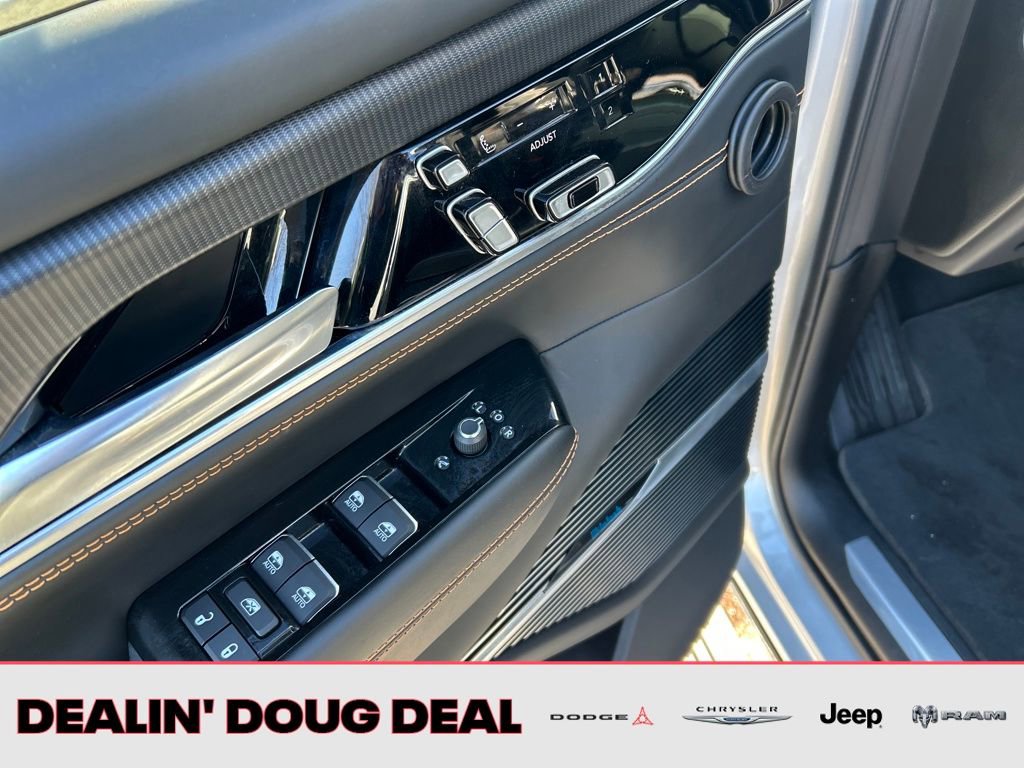 Used 2024 Jeep Grand Wagoneer Series III w/ Rear Seat Video Group 1 image 12