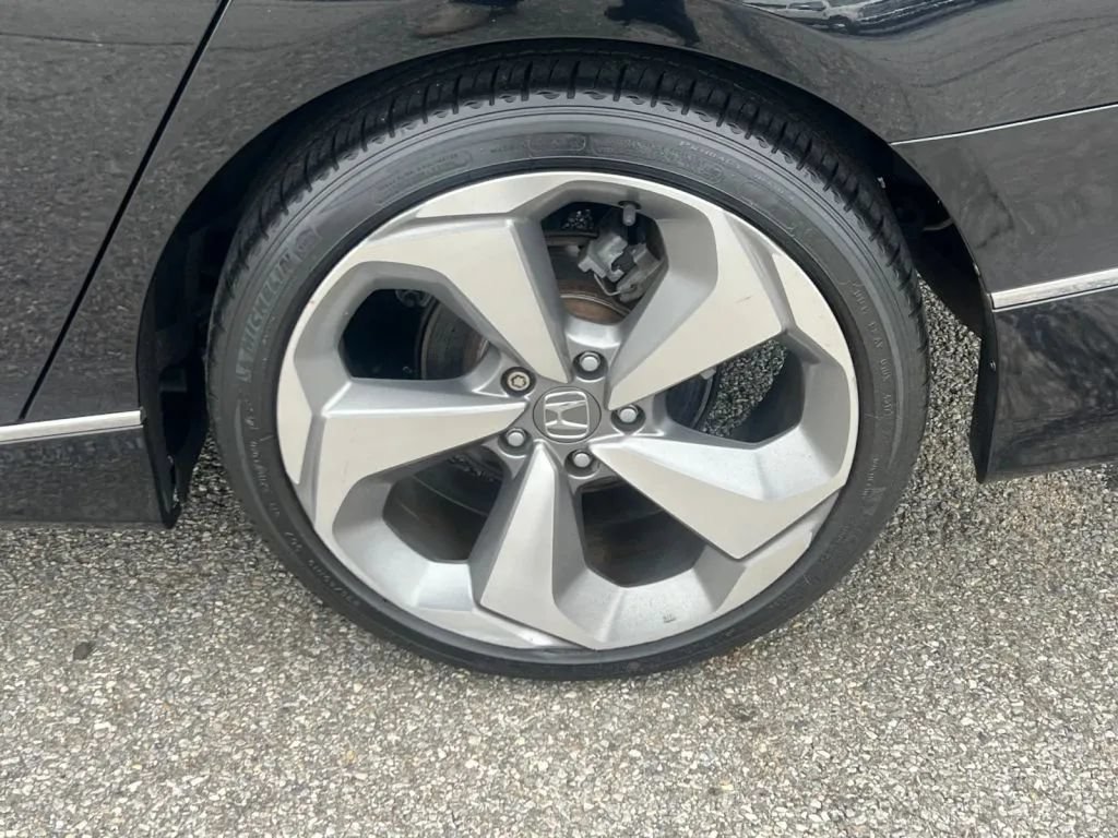 Used 2018 Honda Accord Touring image 39