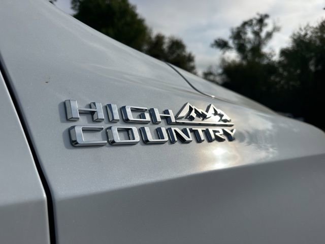 New 2026 Chevrolet Suburban High Country image 4