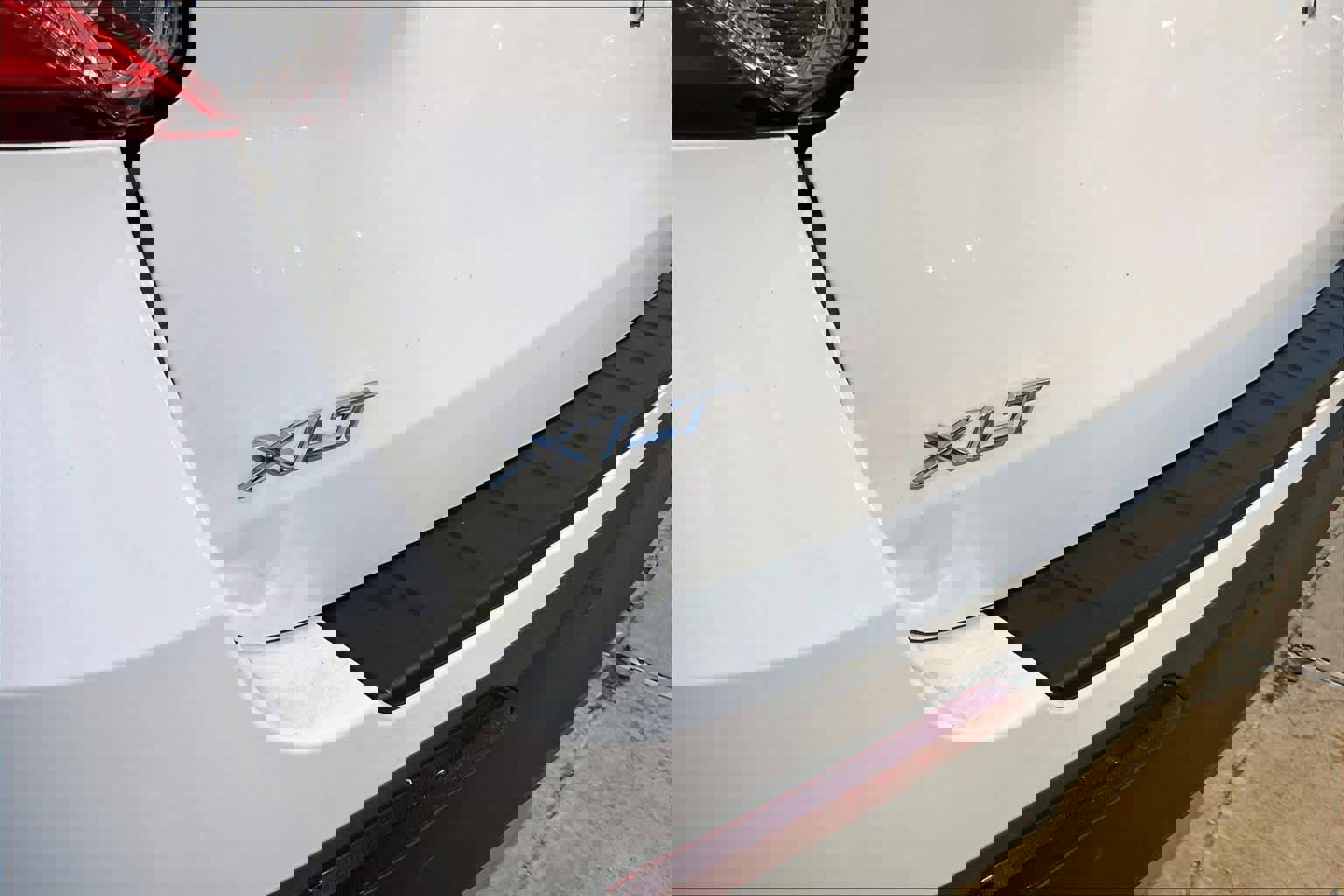 Used 2024 Ford Explorer XLT w/ Equipment Group 202A image 11