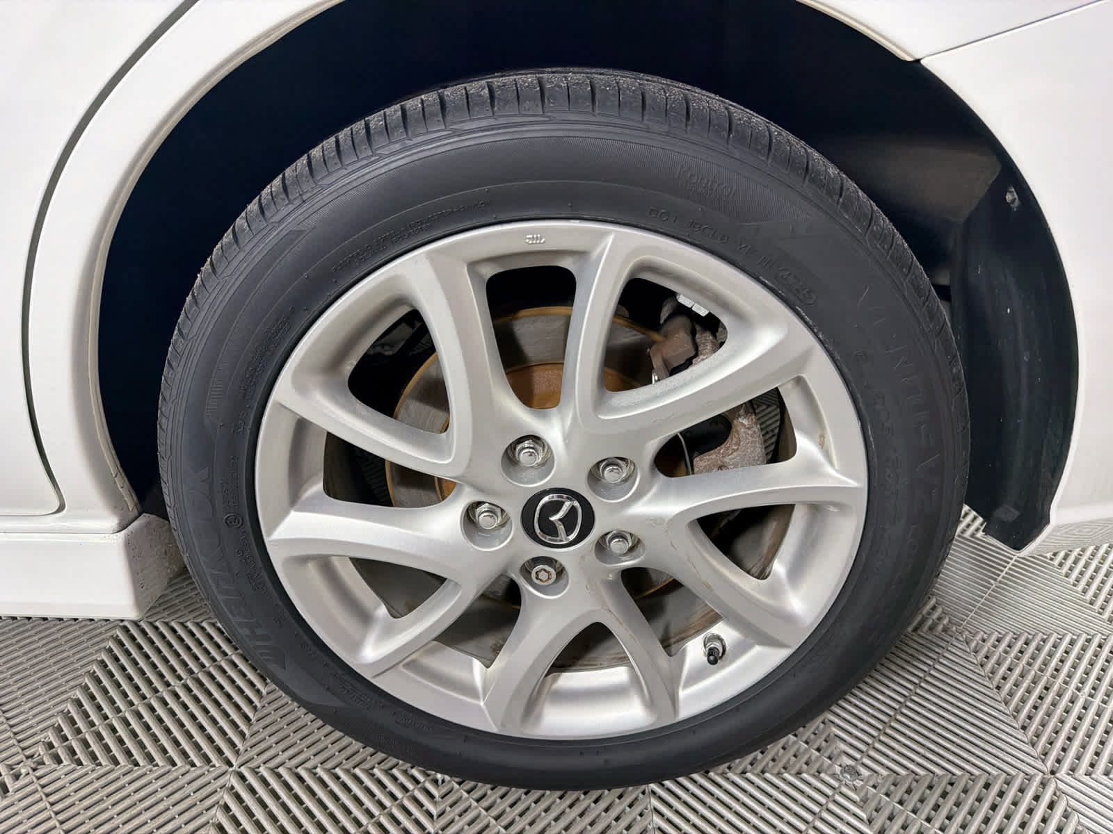 Used 2014 MAZDA MAZDA5 Touring w/ Moonroof & Audio Package FWD image 11