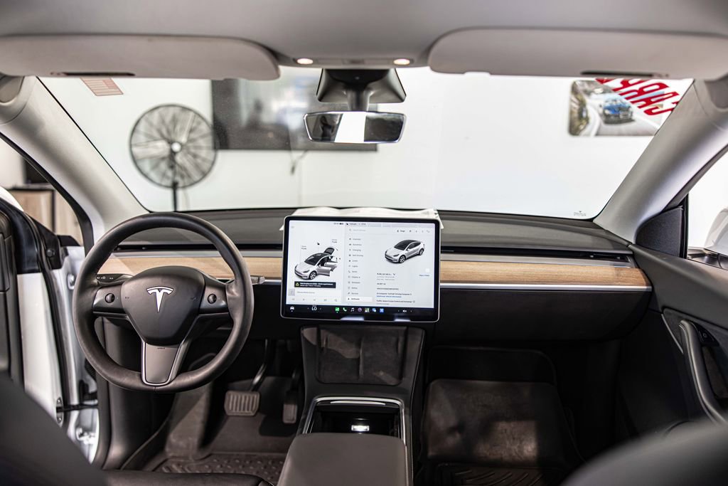 Used 2021 Tesla Model Y Long Range AWD/4WD image 31