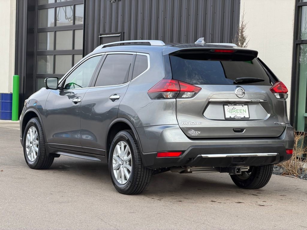 Used 2018 Nissan Rogue SV w/ Sun & Sound Touring Package image 3