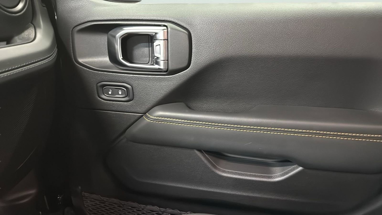 Used 2025 Jeep Wrangler Unlimited Rubicon 392 image 24