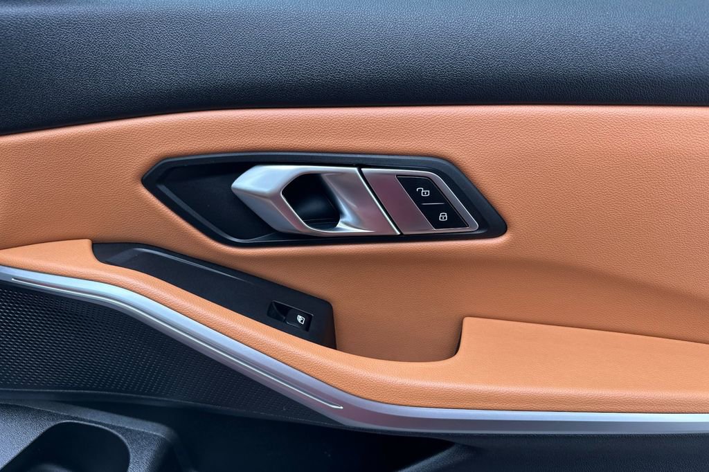 Used 2022 BMW 330i Sedan w/ Driving Assistance Package image 18