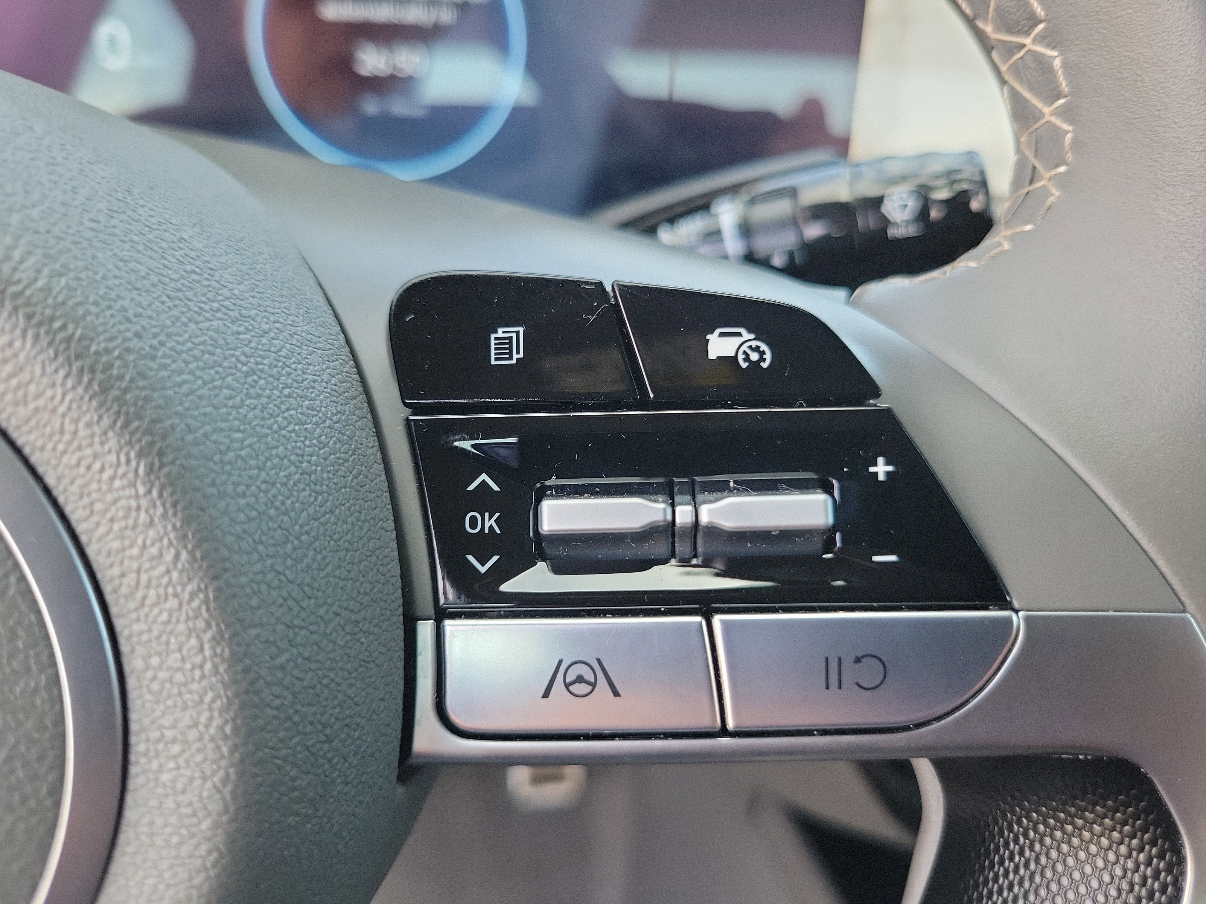 Certified 2025 Hyundai Elantra SEL image 10