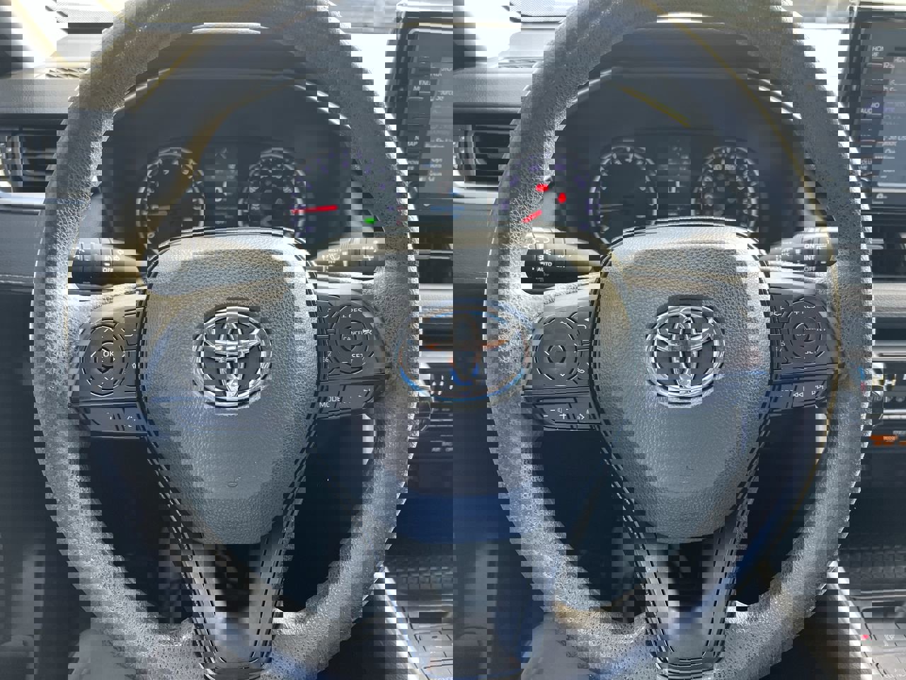 Used 2021 Toyota RAV4 XLE image 18