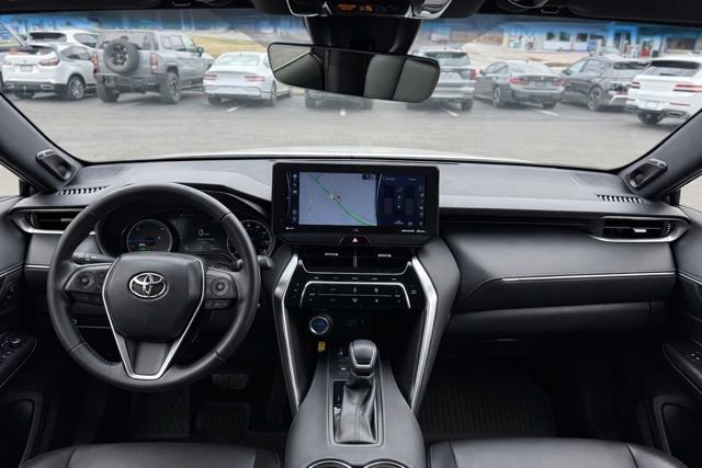 Used 2022 Toyota Venza XLE image 16