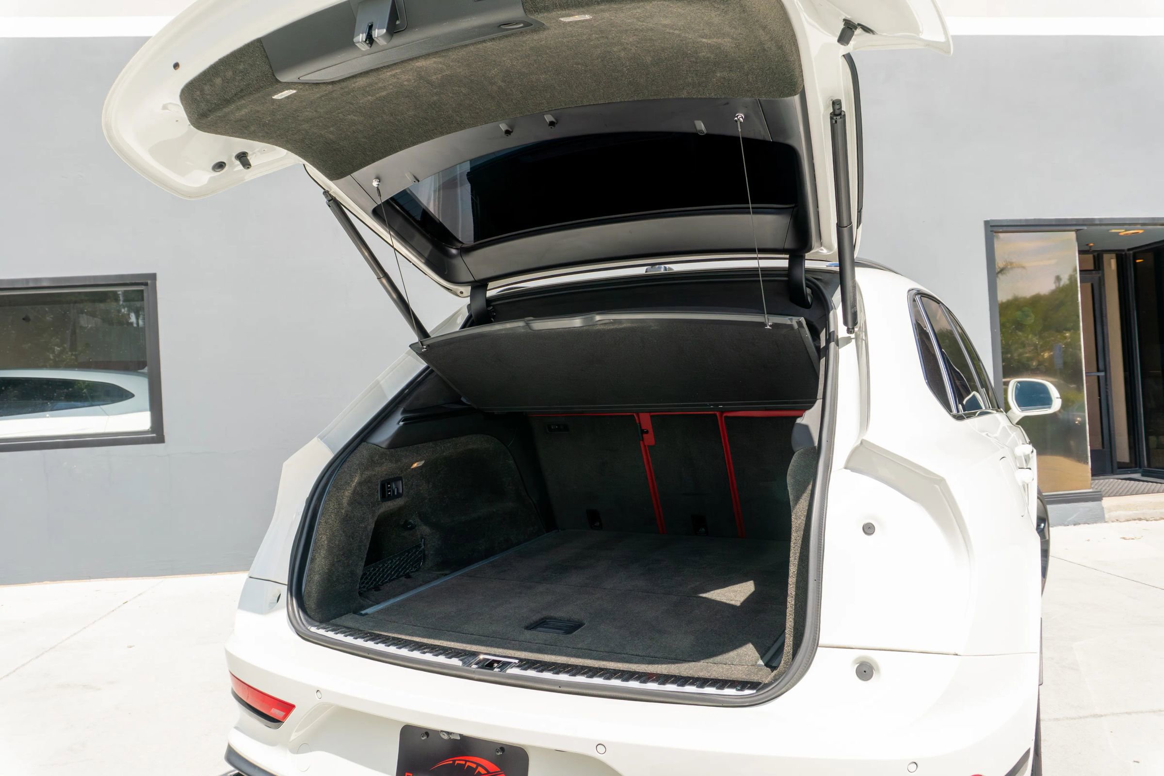 Used 2023 Bentley Bentayga image 60