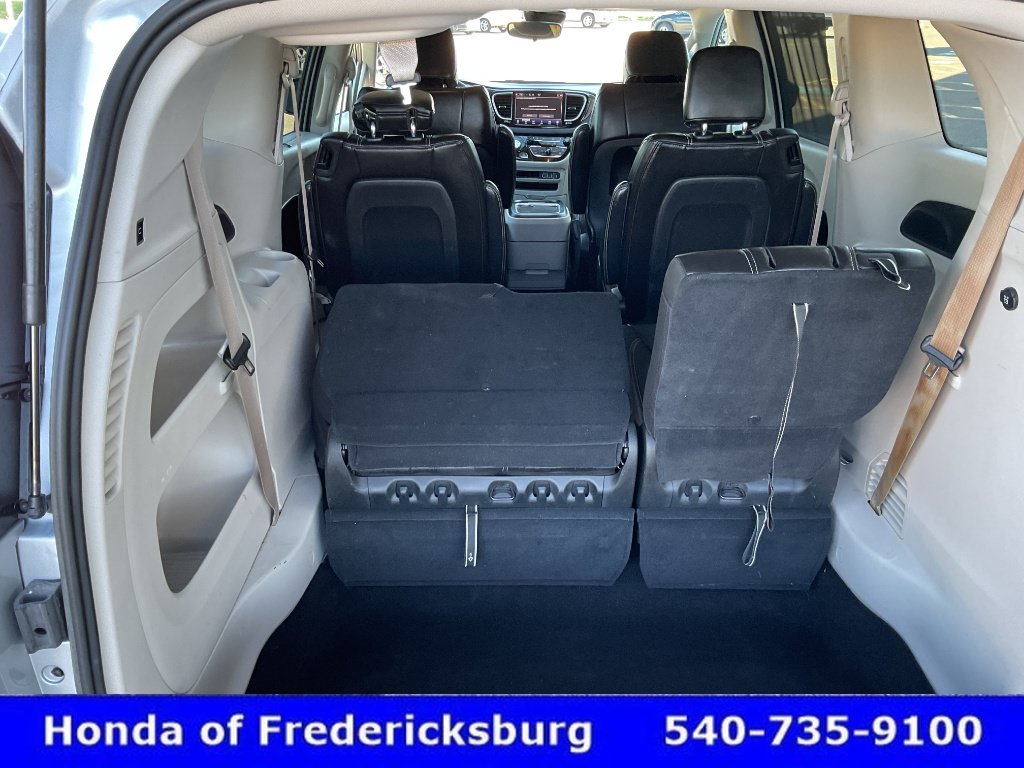 Used 2024 Chrysler Pacifica Touring-L FWD image 23