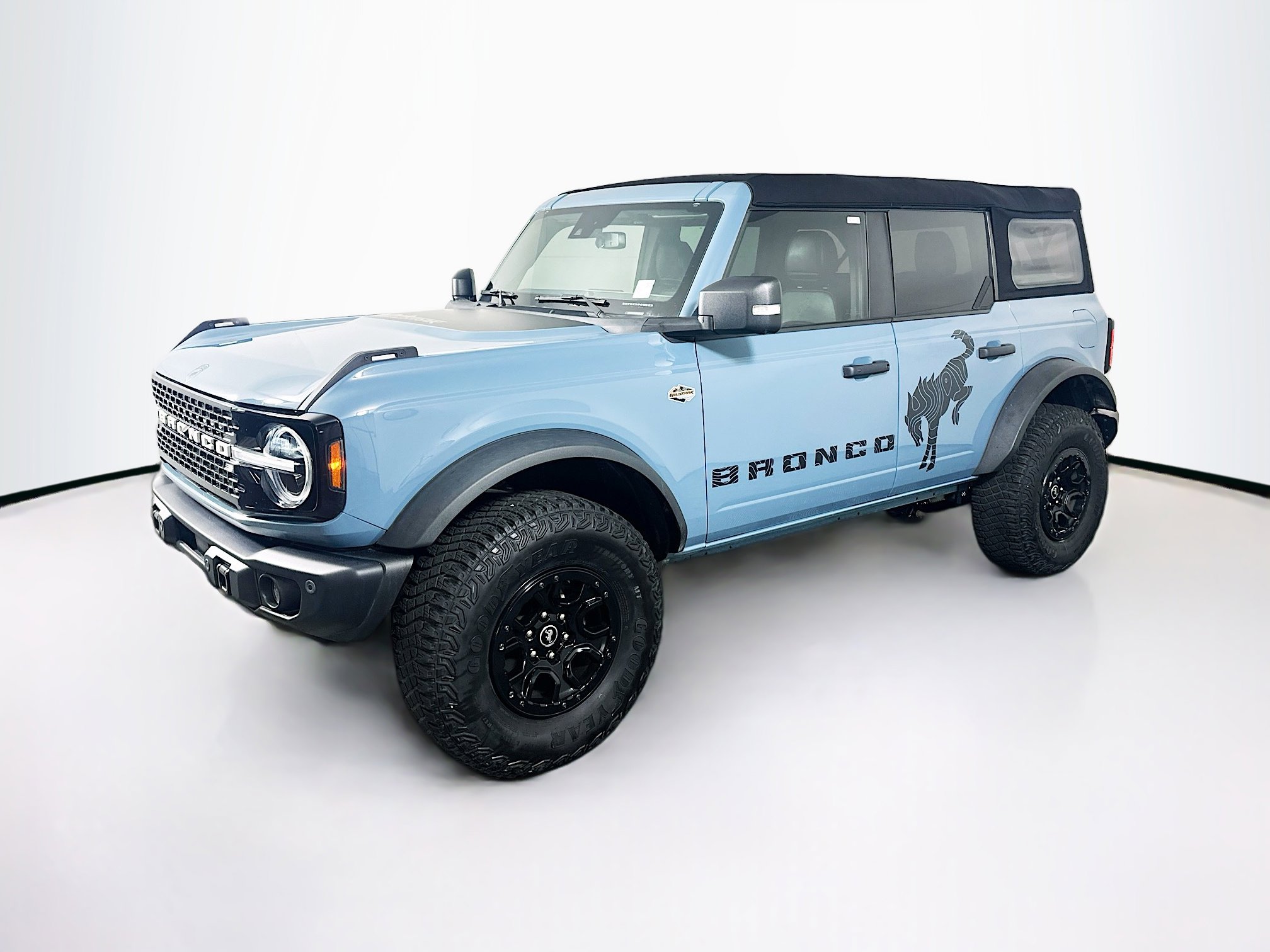 Used 2023 Ford Bronco Wildtrak image 3