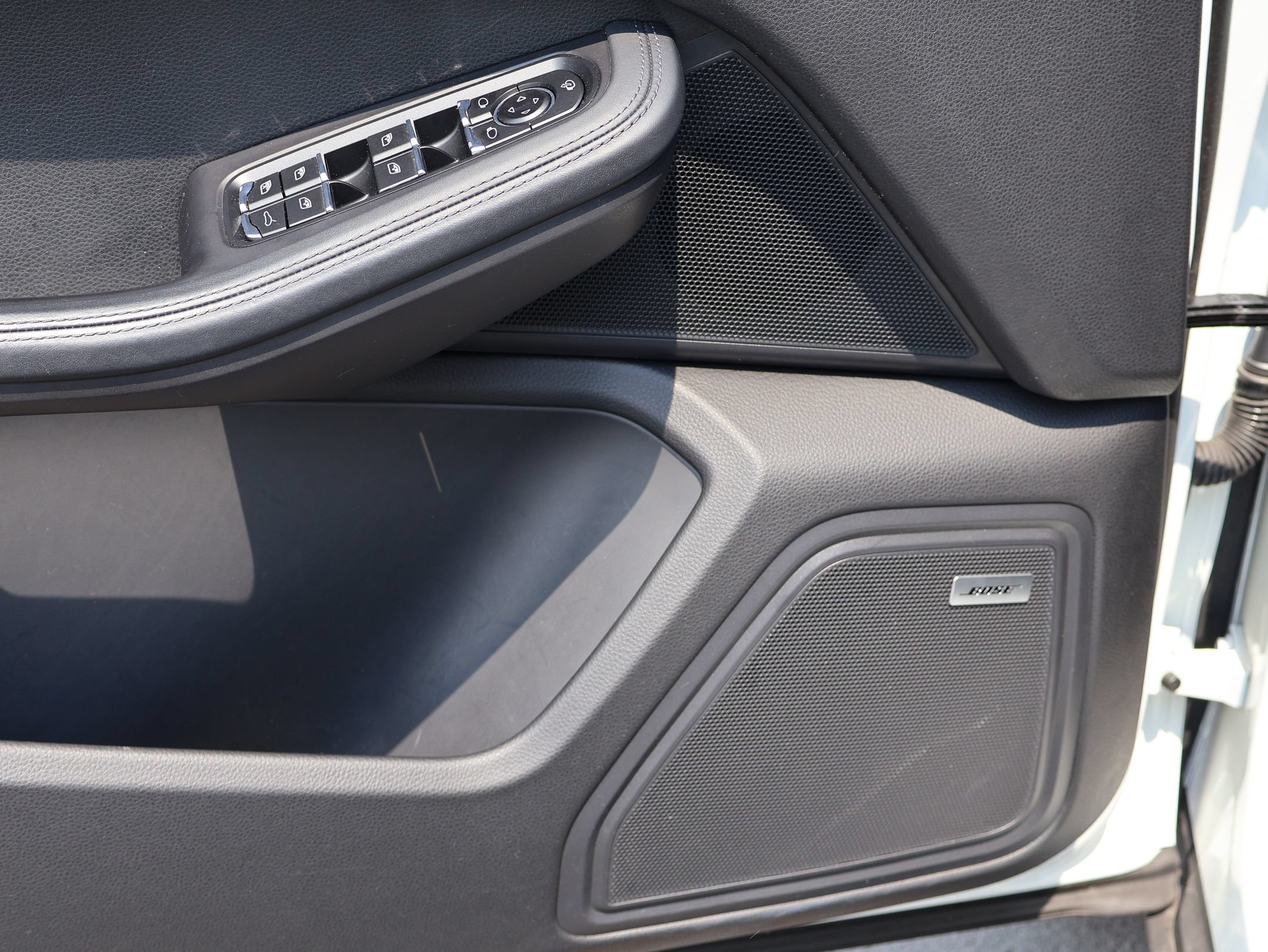 Certified 2023 Porsche Macan Turbo AWD/4WD image 16