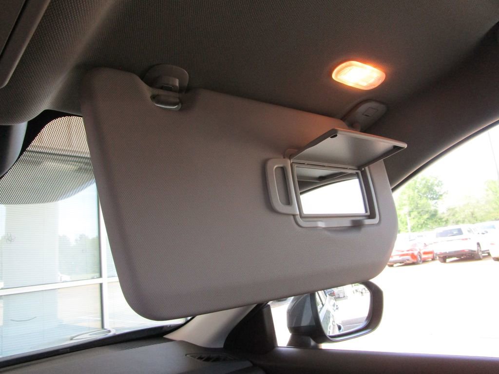 Used 2025 Nissan Rogue SL AWD/4WD image 38