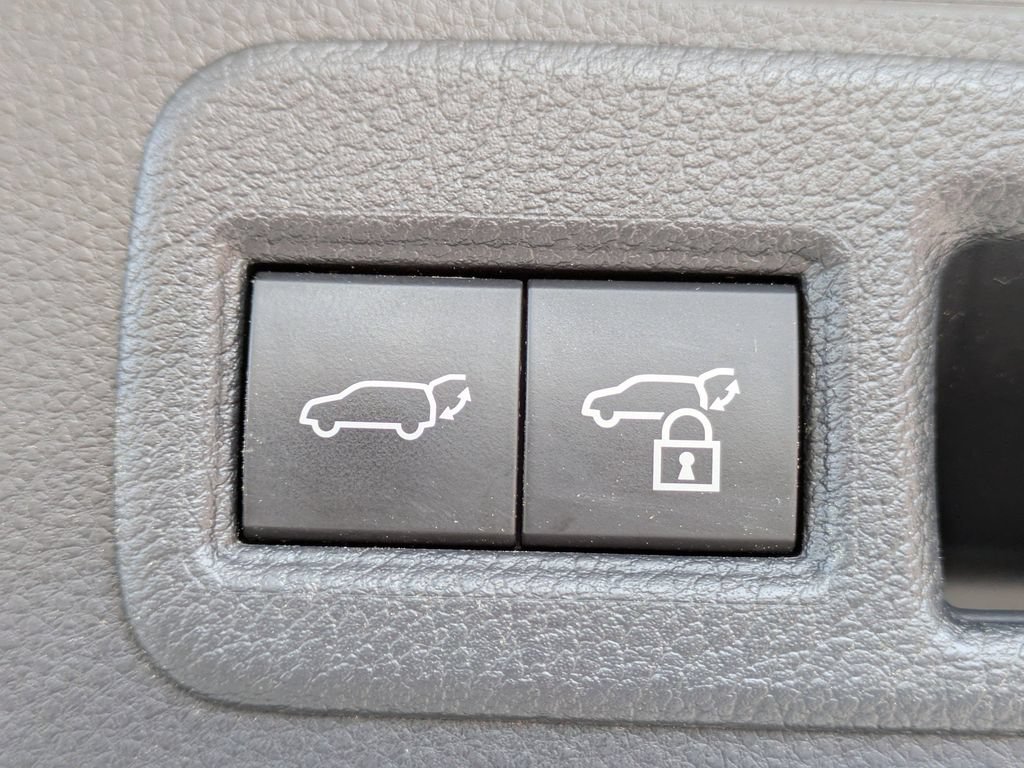 Used 2024 Toyota Venza XLE AWD/4WD image 14