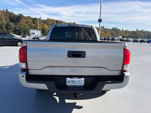 Used 2016 Toyota Tacoma TRD Off-Road AWD/4WD image 4