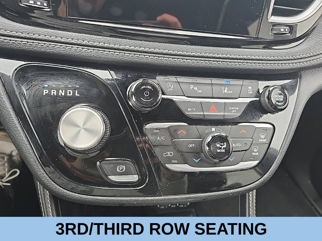 Used 2025 Chrysler Pacifica Limited FWD image 25