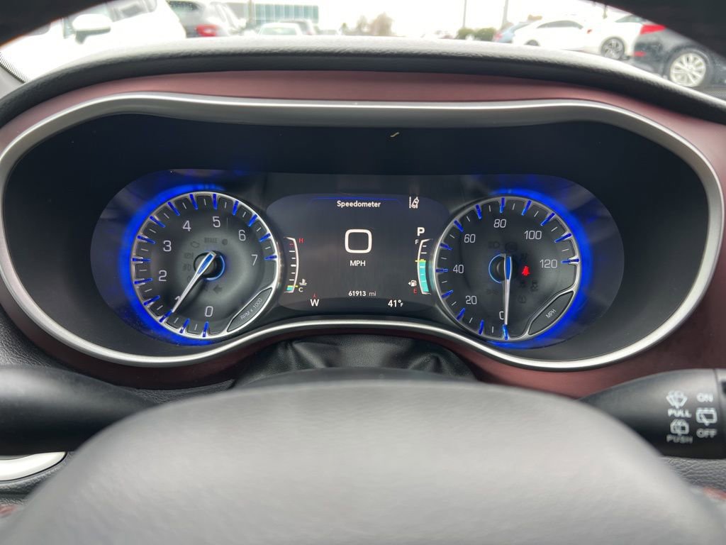 Used 2020 Chrysler Pacifica Touring-L image 18