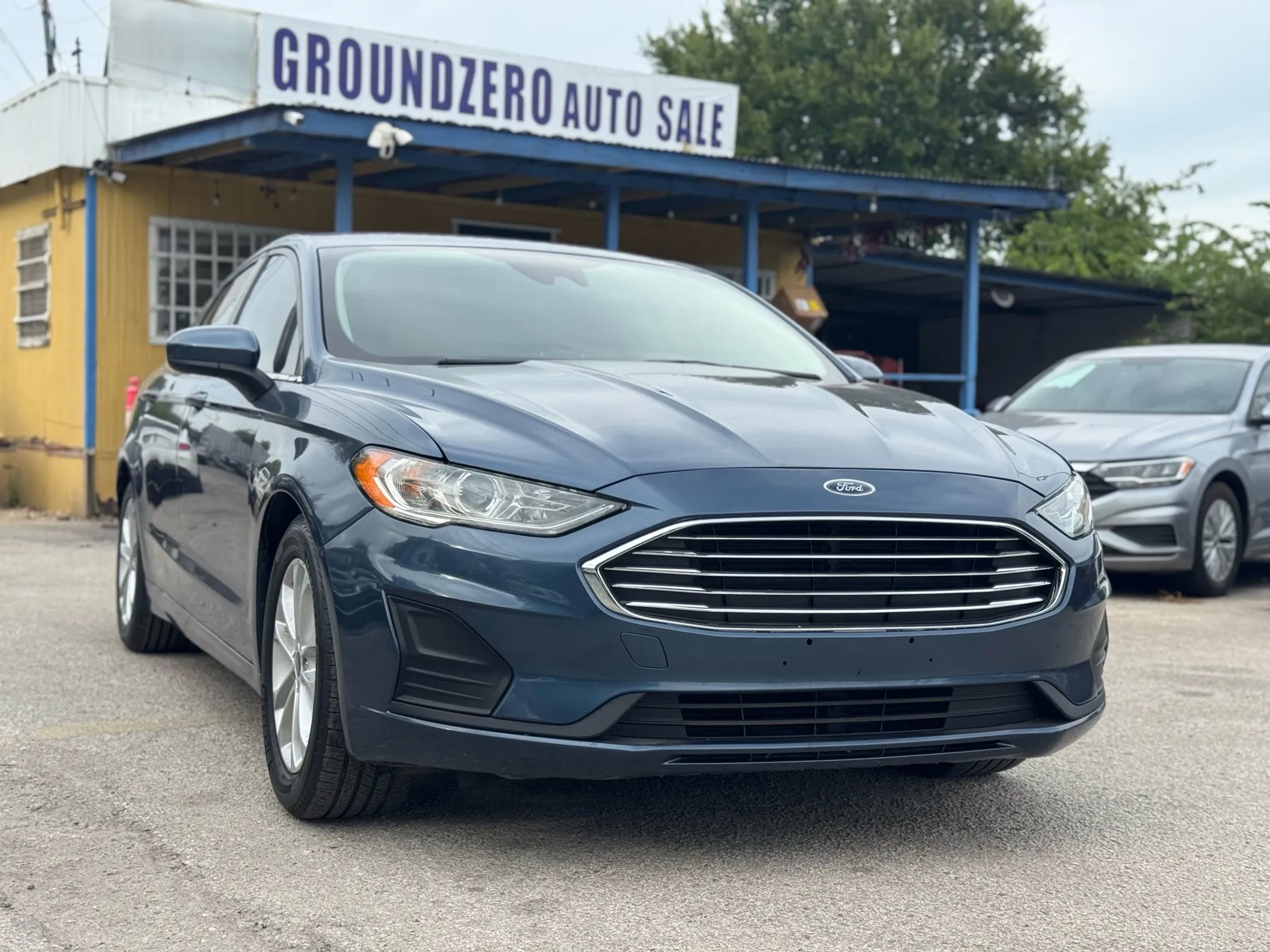 Used 2019 Ford Fusion SE image 1