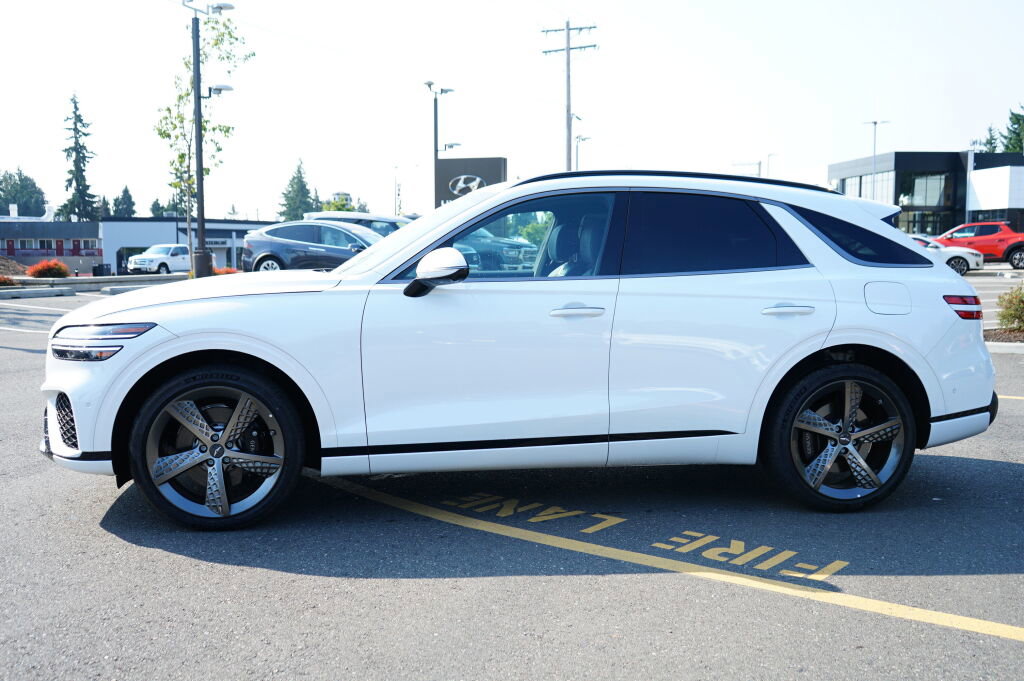 Used 2025 Genesis GV70 3.5T Sport w/ Sport Prestige Package image 8