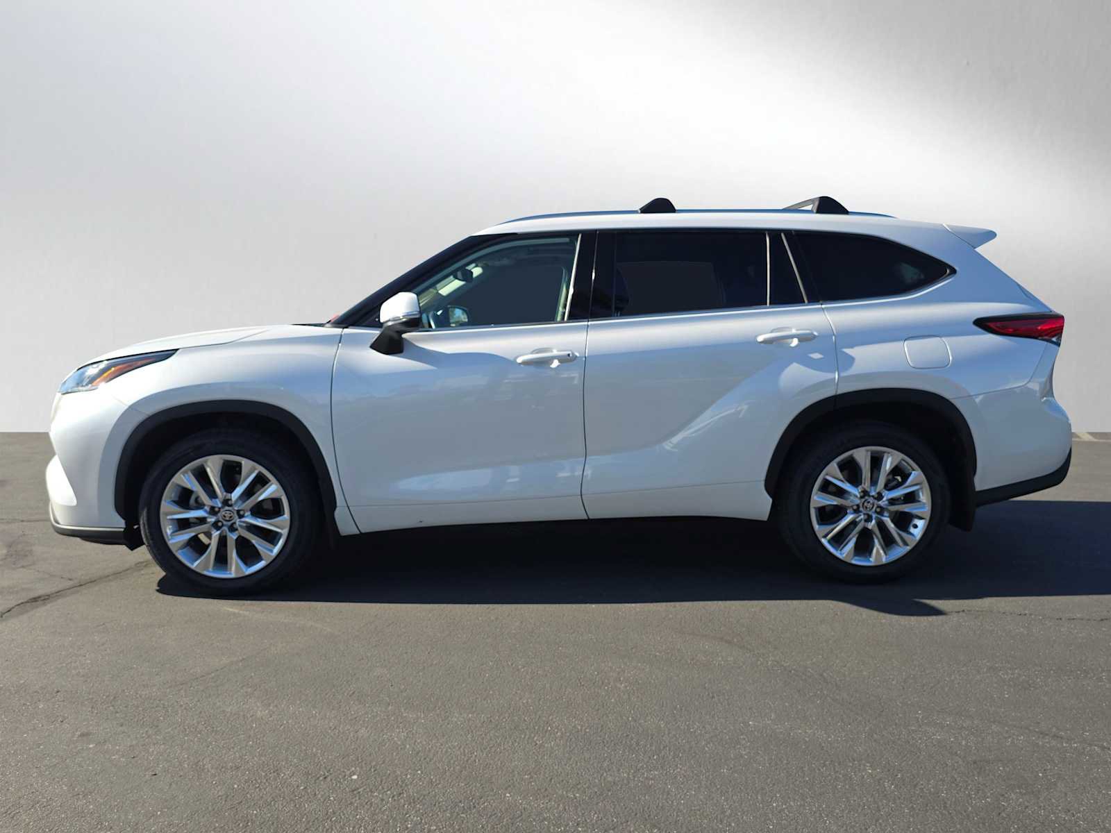 Used 2023 Toyota Highlander Limited AWD/4WD image 6