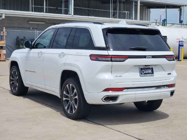 Used 2022 Jeep Grand Cherokee Overland w/ Luxury Tech Group IV AWD/4WD image 5