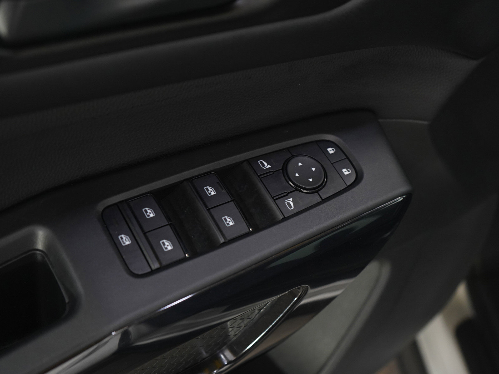 Used 2024 Nissan Pathfinder SV image 20