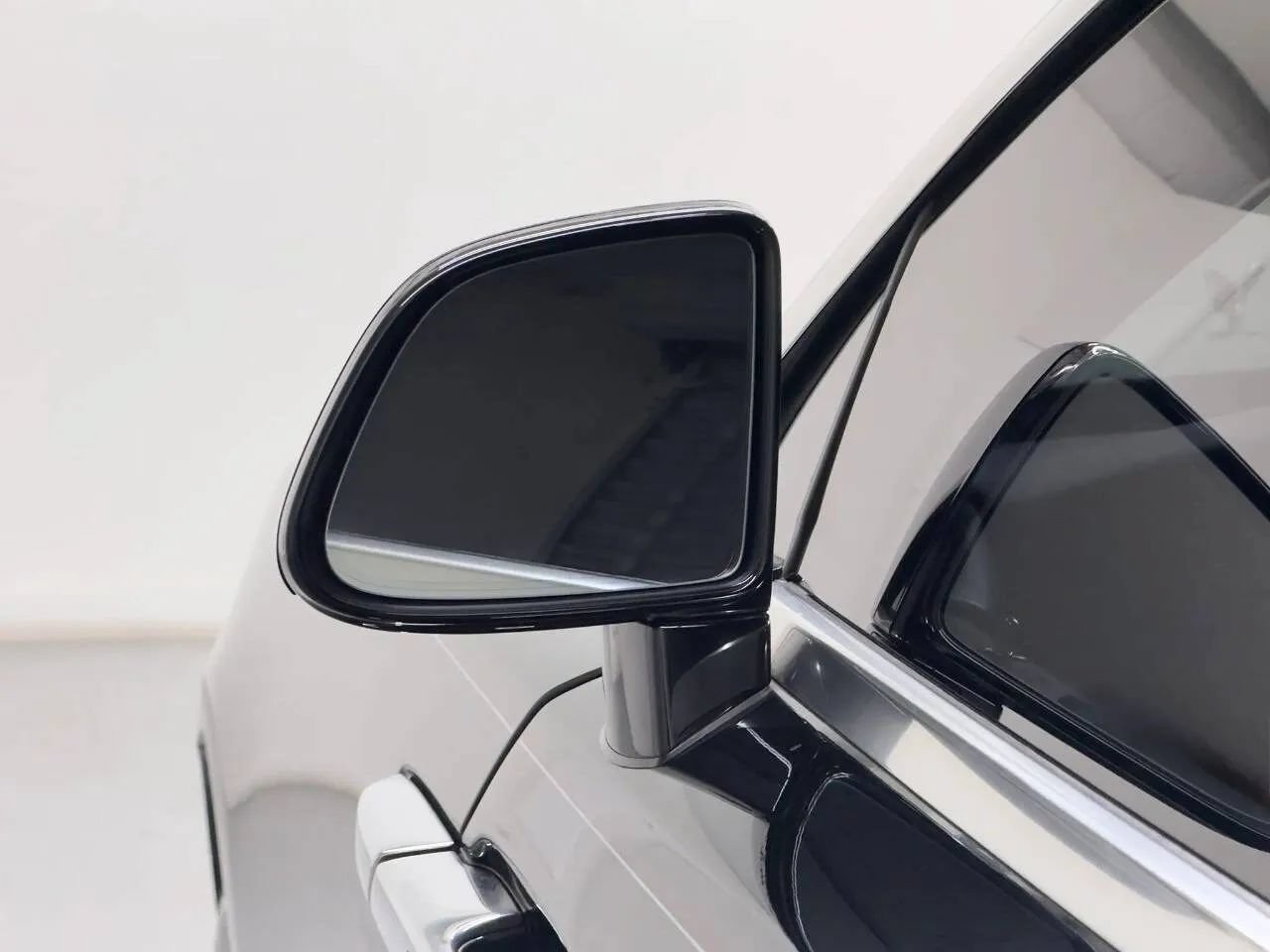 Used 2017 Rolls-Royce Dawn RWD image 38