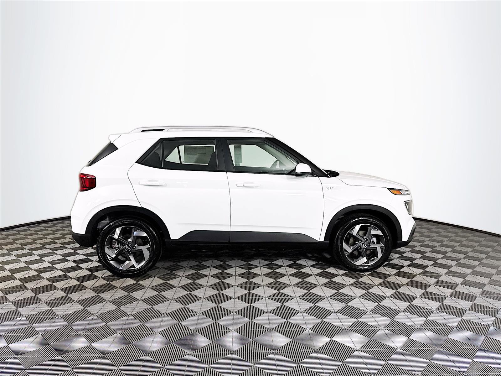 New 2025 Hyundai Venue SEL image 8