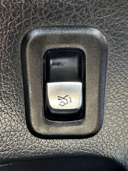 Used 2019 Mercedes-Benz GLC 300 w/ Parking Assistance Package image 45