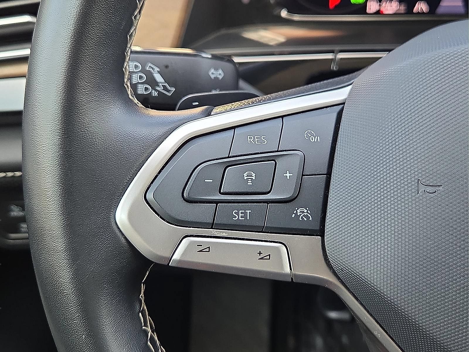 Used 2025 Volkswagen Atlas SE FWD image 22