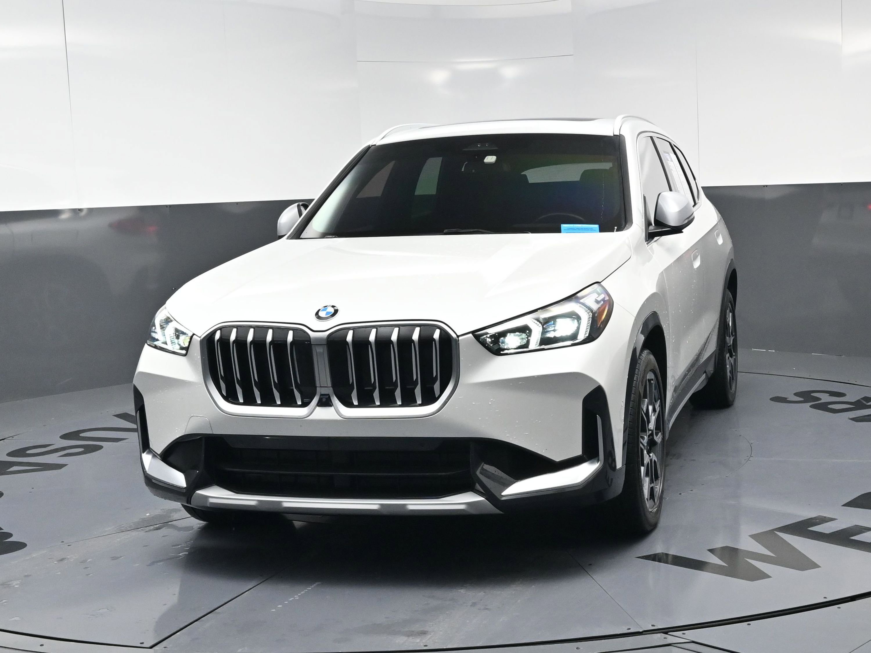 Used 2023 BMW X1 xDrive28i w/ Premium Package image 11